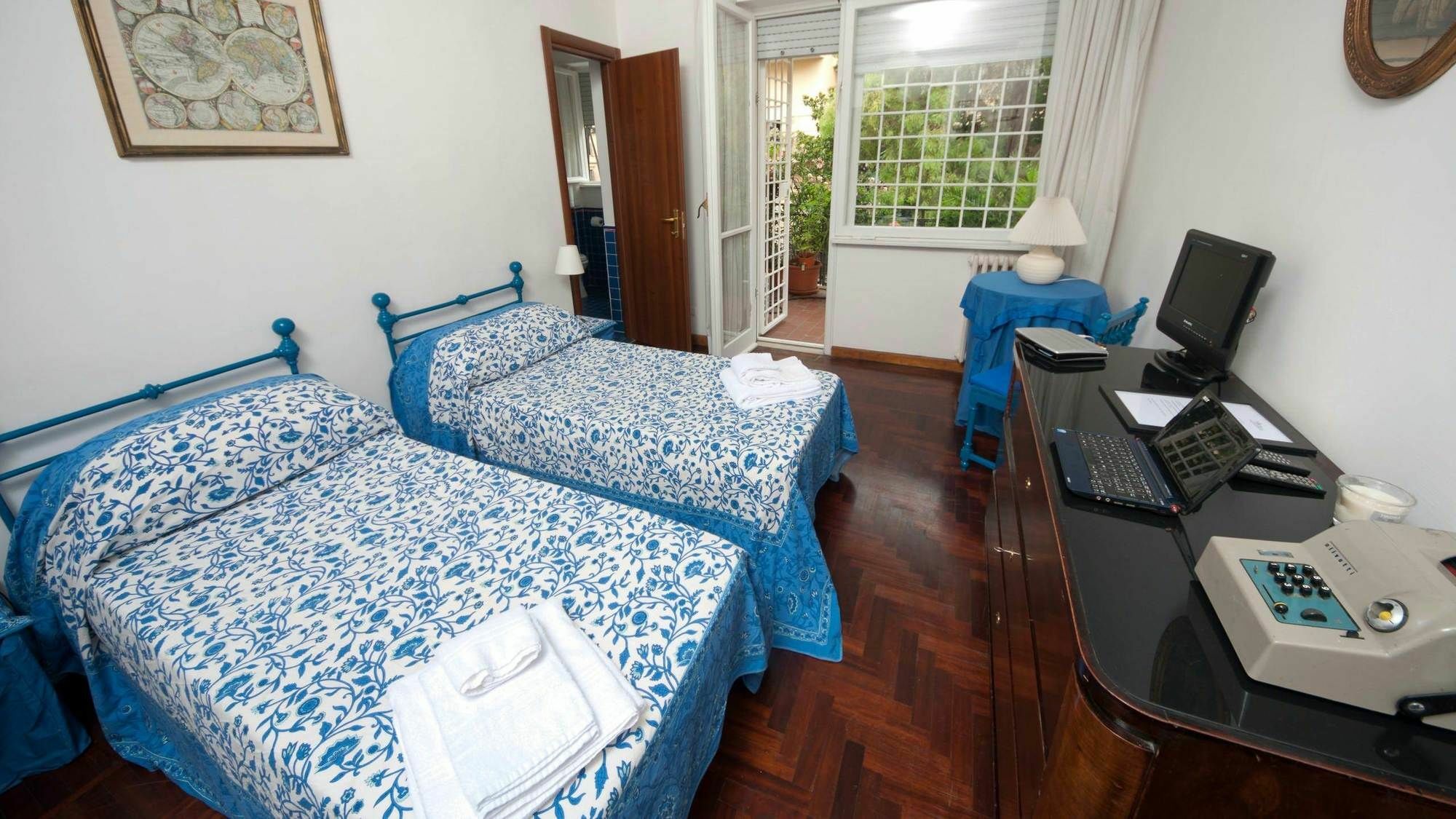 2 Passi Da Bed & Breakfast Rome Exterior photo